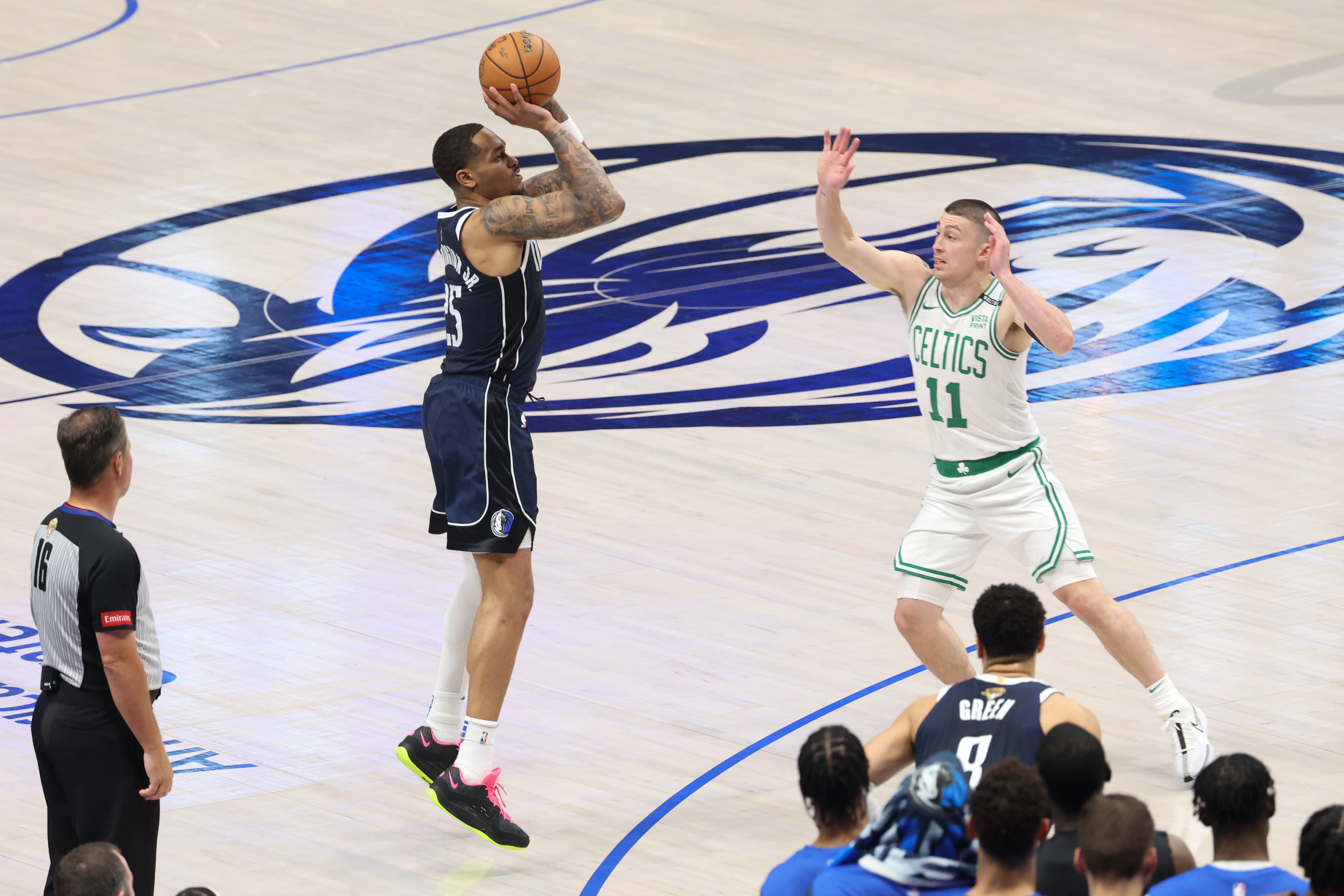 包含独行侠击败勇士，保持稳定表现的词条