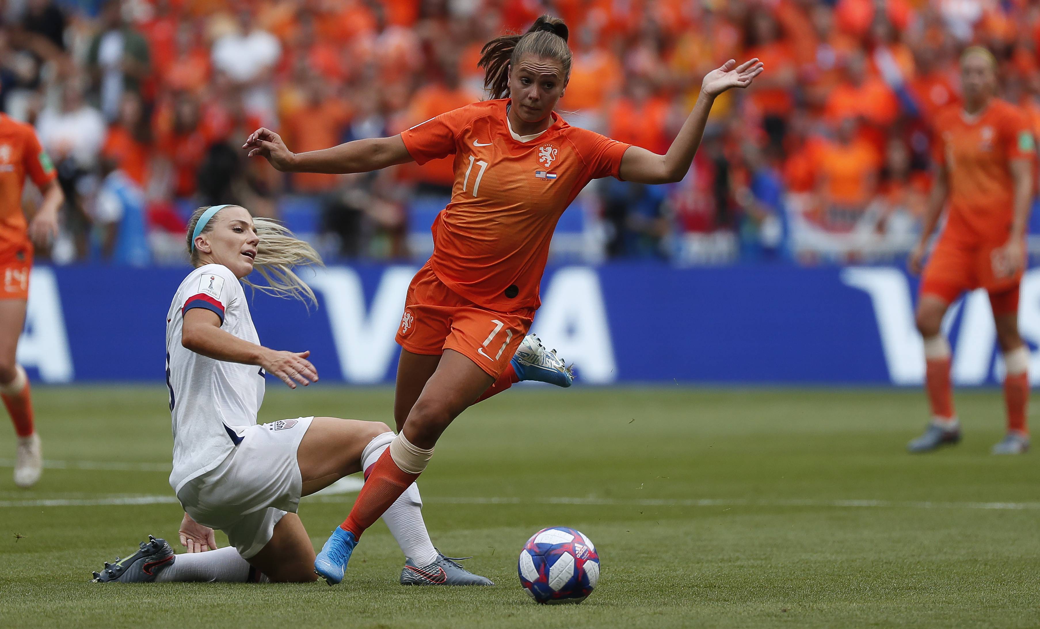 世界女足赛场：荷兰队实力碾压击败对手的简单介绍