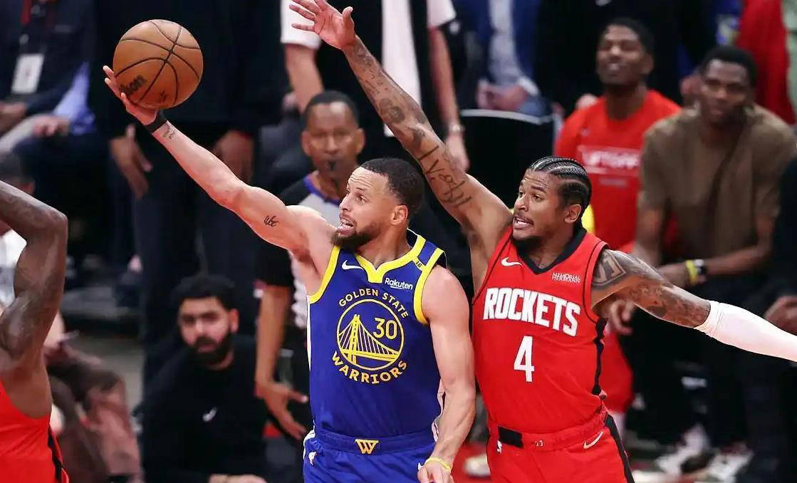 火箭队主场大胜,双塔组合联手砍下分 火箭队主场大胜,双塔组合联手砍下分