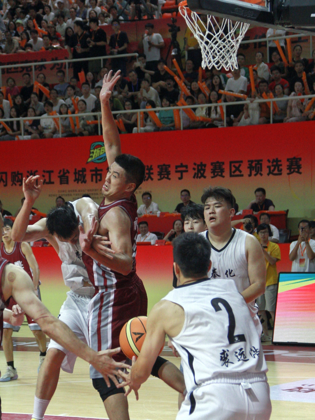 激烈角逐层出不穷，赛场氛围火爆的简单介绍