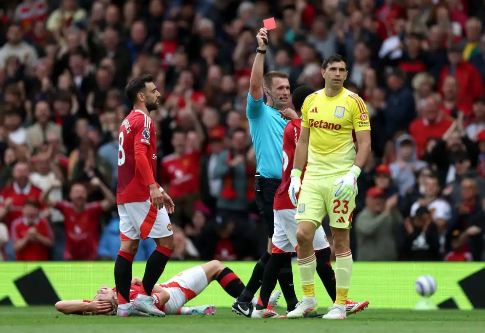 包含阿拉维斯乏力攻防失衡遭遇失利的词条