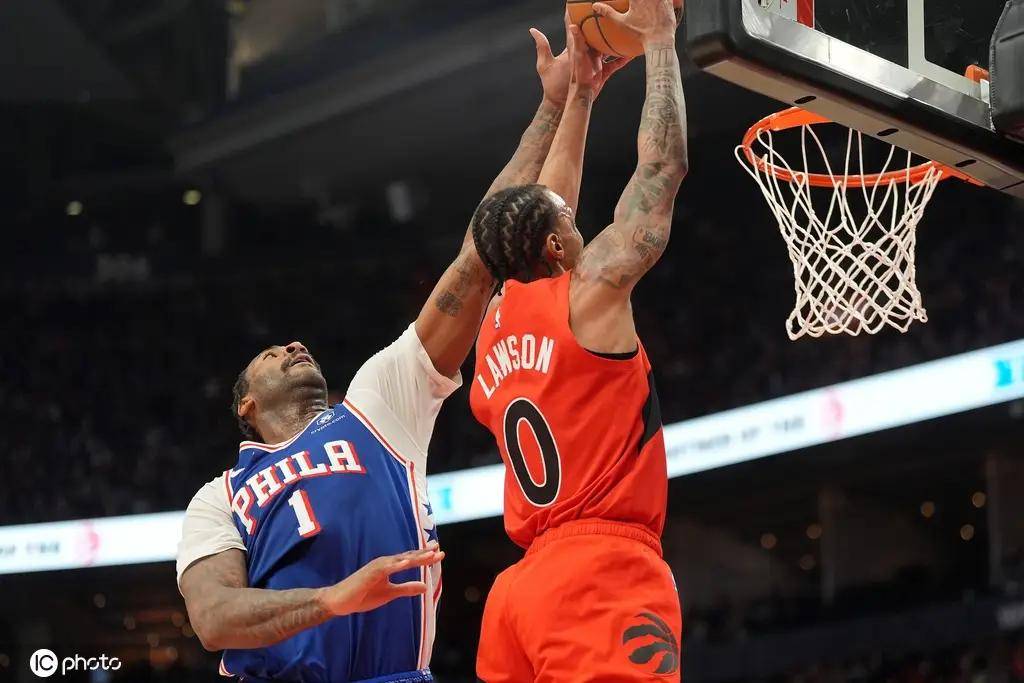 包含猛龙逆转比分，赢得关键胜利的词条