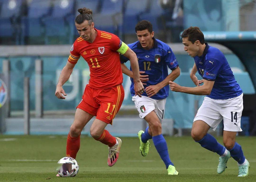 关于韩国羽毛球队爆冷丹麦羽毛球队，陶菲克三分雨点燃全场的信息