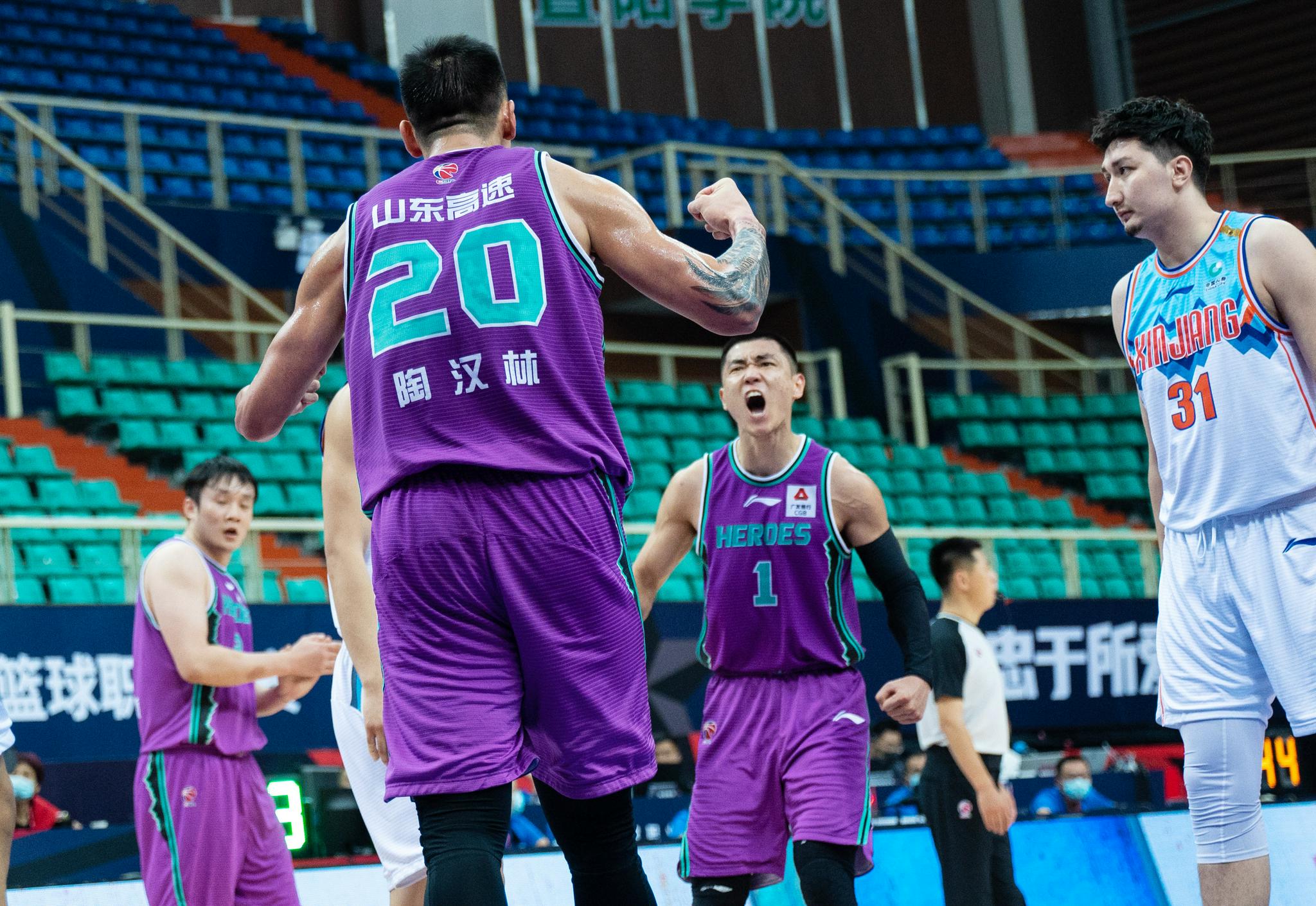 包含步行者力克新疆队，高诗岩扛起全队的词条