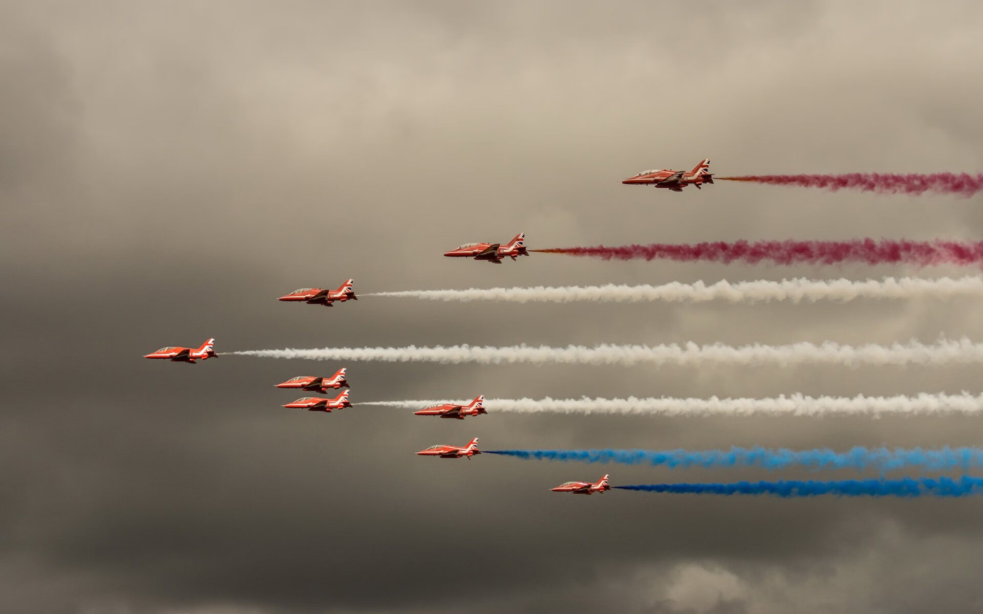 本泽马关键先生闪耀欧冠，乌克兰黑马爆冷拉齐奥创奇迹