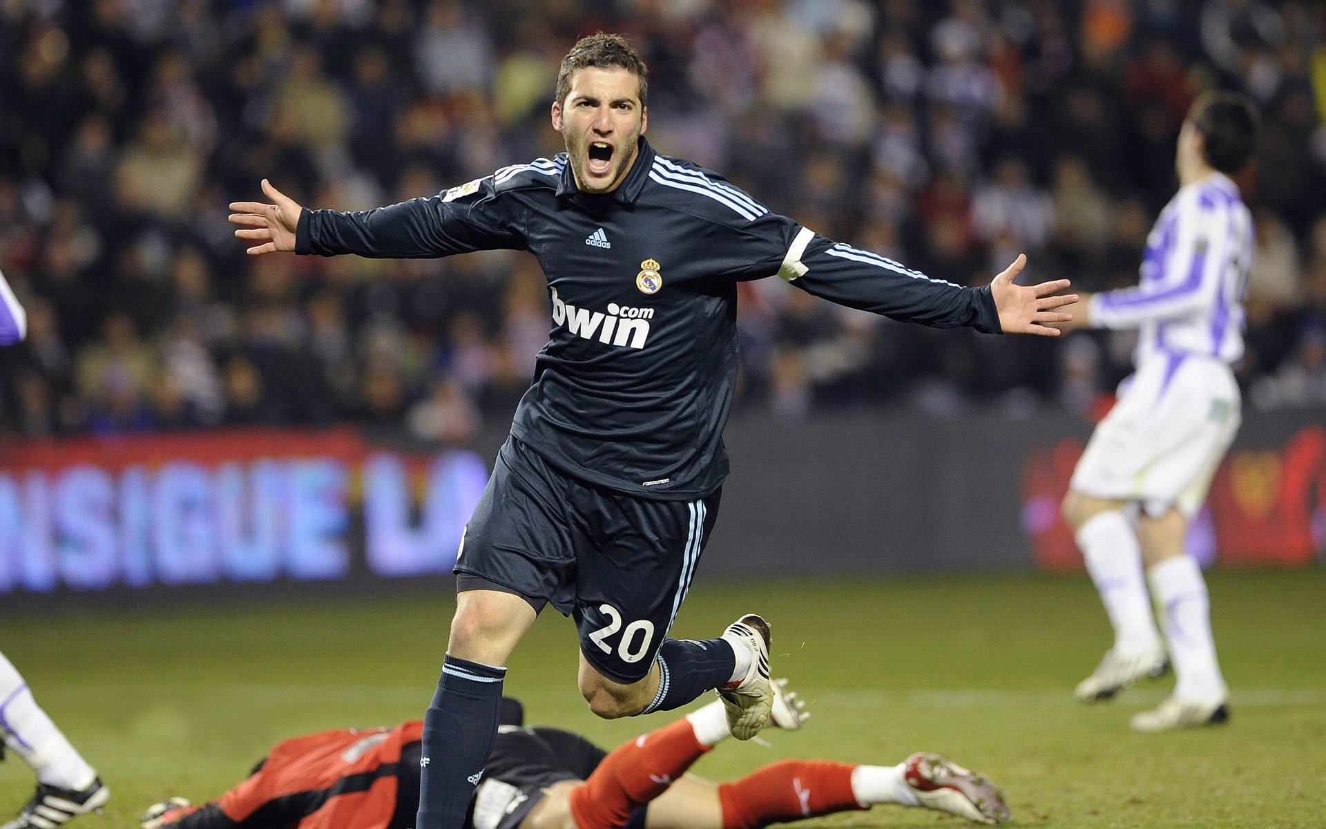 沉默刺客范弗利特，魔术客场掀翻快船