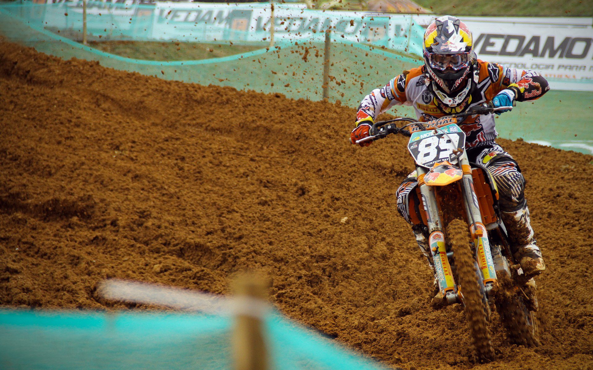 一夫当关，当国米蓝黑遇上红蓝巴萨，库尔图瓦的另类大场面记忆